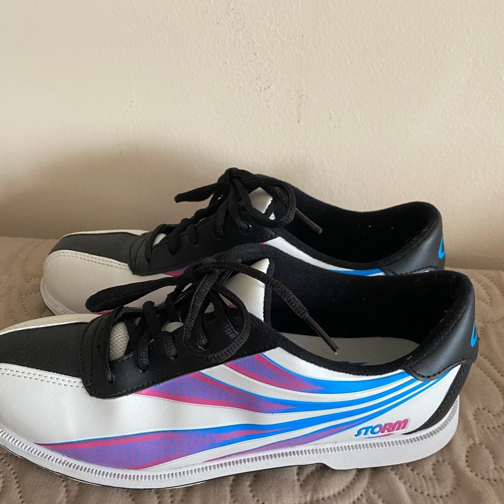 Skye Storm bowling shoes